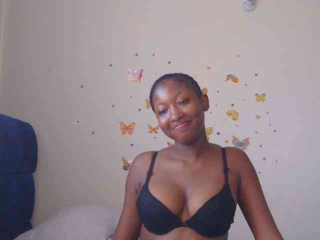 KittyKissess webcam