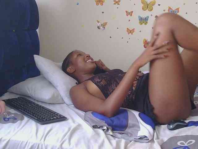 KittyKissess webcam