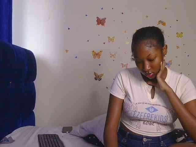 KittyKissess webcam