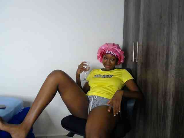 KittyKissess webcam