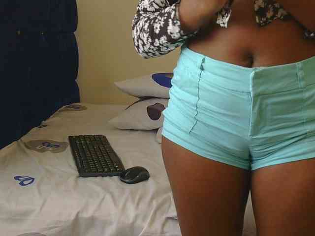 KittyKissess webcam
