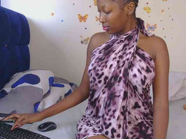 KittyKissess webcam