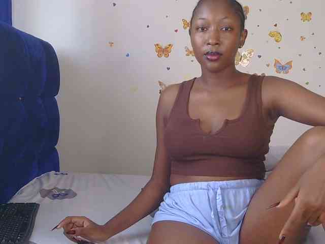 KittyKissess webcam