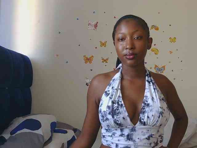 KittyKissess webcam