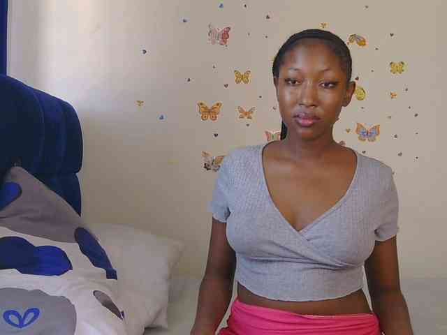 KittyKissess webcam