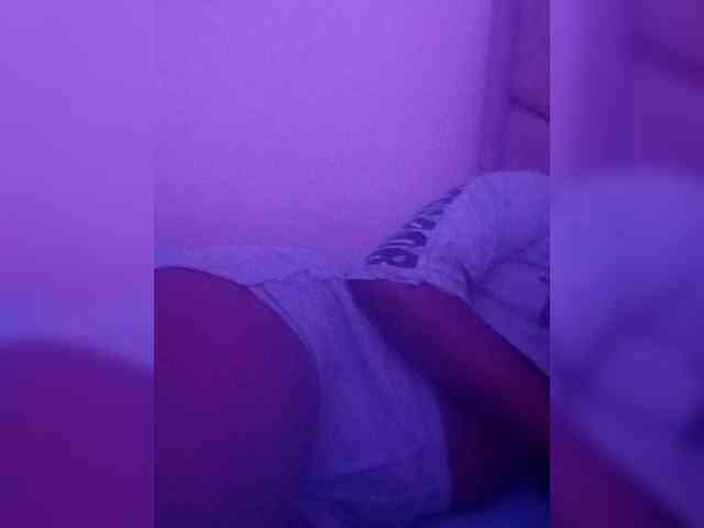 KittyKissess webcam