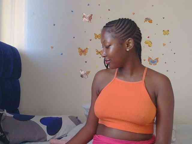 Acest model este live acum. KittyKissess