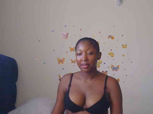 KittyKissess webcam