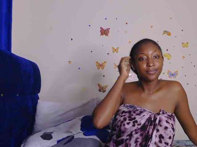 KittyKissess webcam