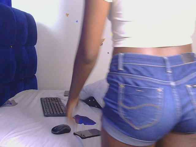 KittyKissess webcam