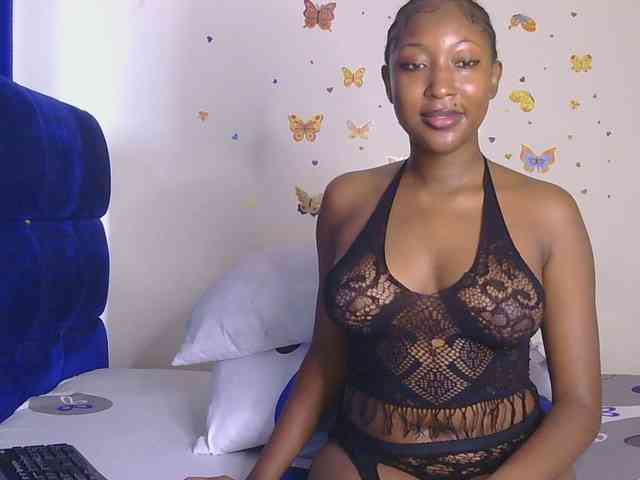 KittyKissess webcam