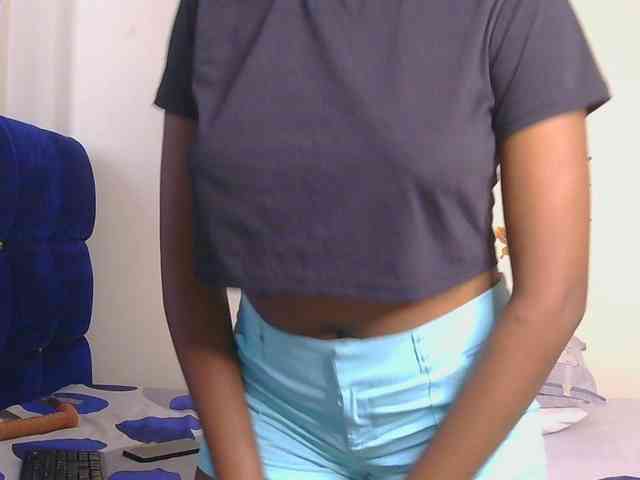 KittyKissess webcam