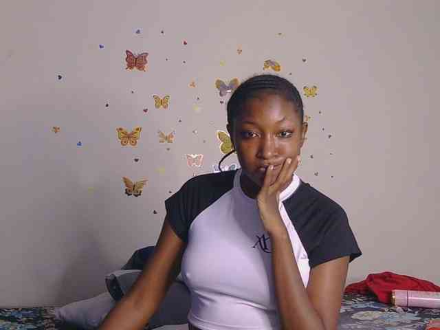 KittyKissess webcam