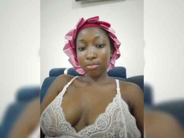 KittyKissess webcam