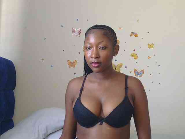 KittyKissess webcam