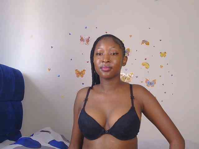 KittyKissess webcam