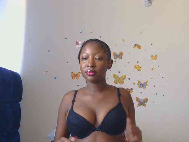 KittyKissess webcam