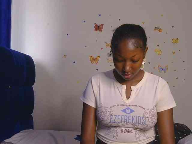 KittyKissess webcam