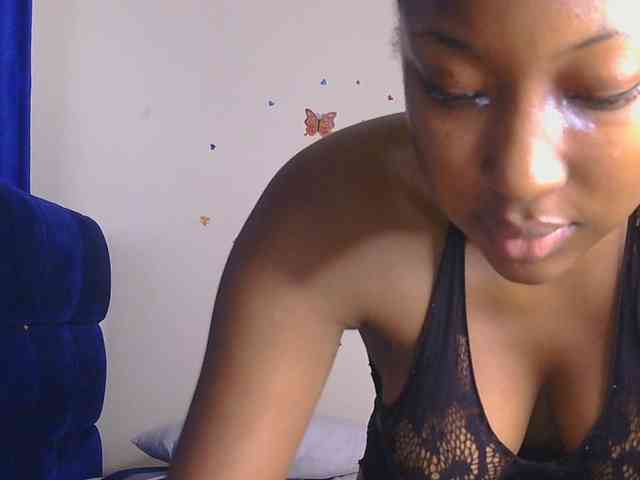 KittyKissess webcam