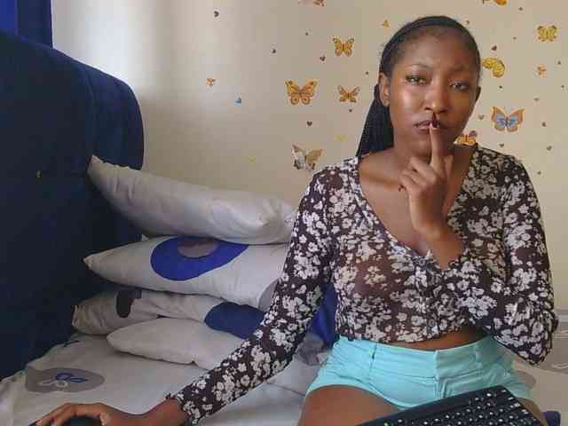 KittyKissess webcam