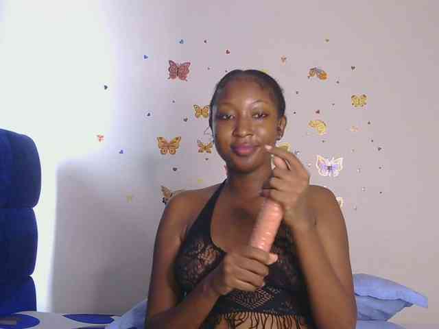 KittyKissess webcam