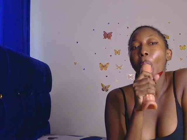 KittyKissess webcam