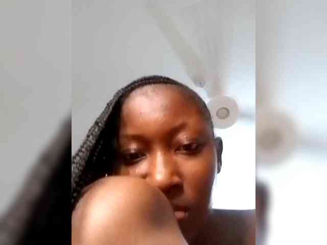 KittyKissess webcam