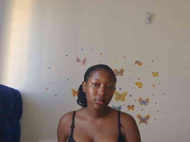 KittyKissess webcam
