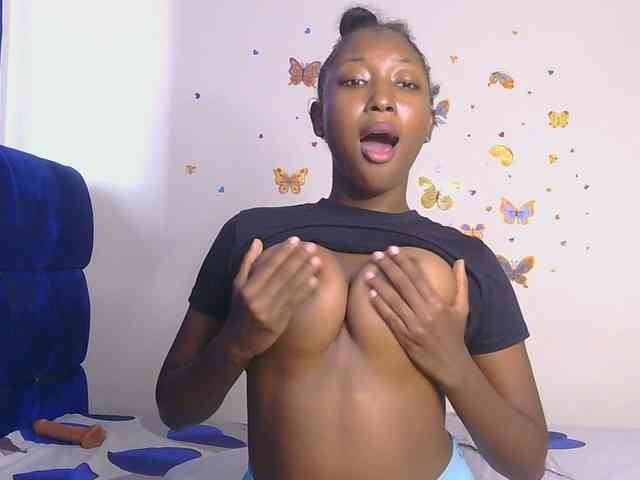 KittyKissess webcam