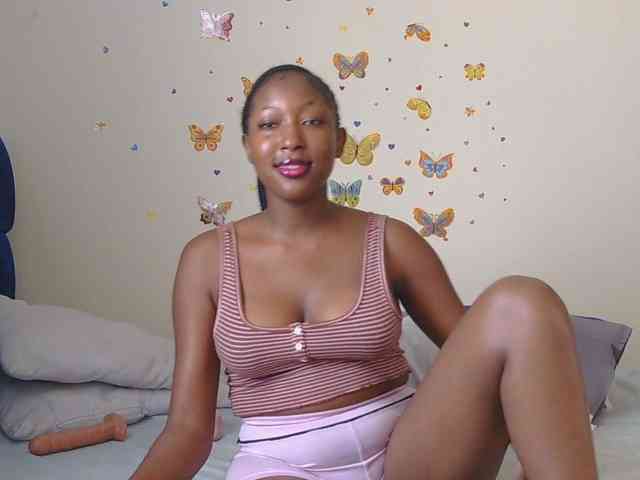 KittyKissess webcam
