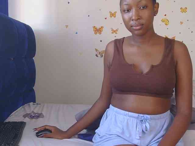 KittyKissess webcam