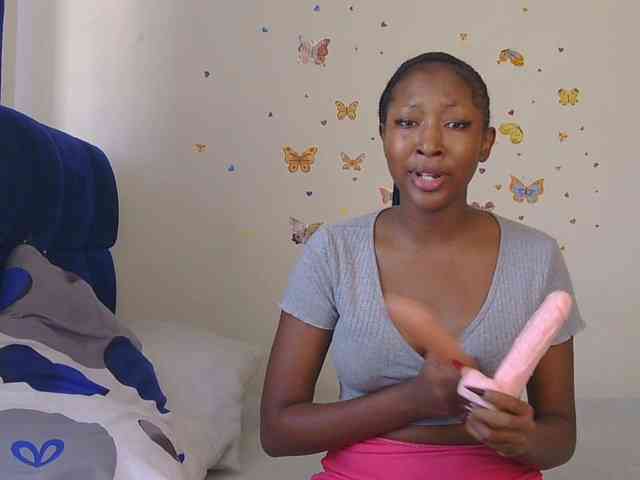 KittyKissess webcam