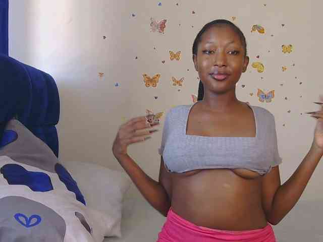KittyKissess webcam