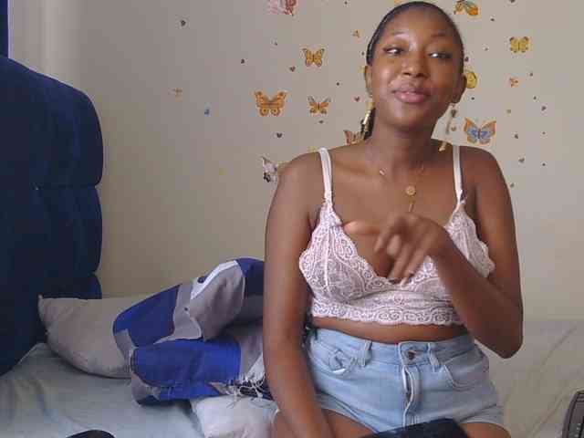 KittyKissess webcam