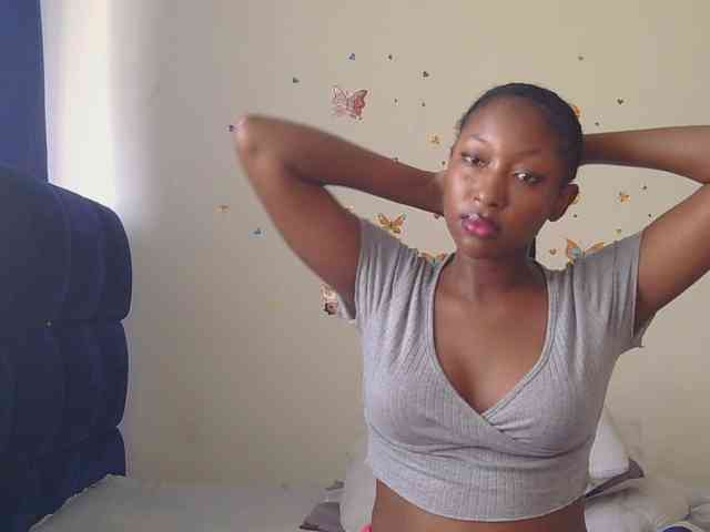 KittyKissess webcam