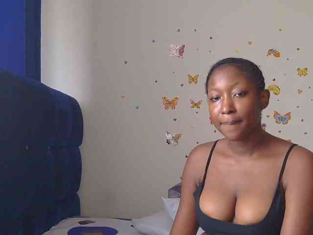 KittyKissess webcam