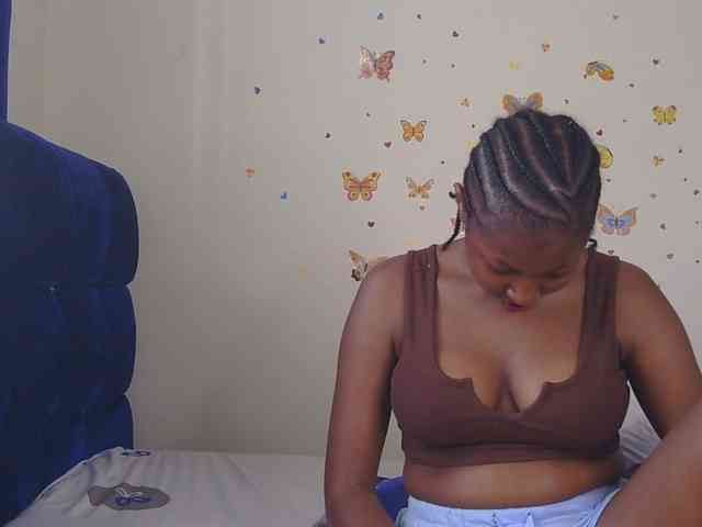 KittyKissess webcam