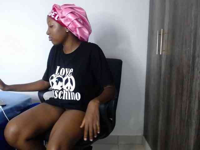 KittyKissess webcam