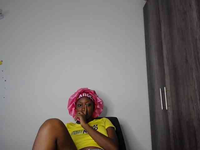KittyKissess webcam
