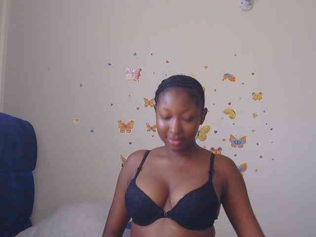 KittyKissess webcam