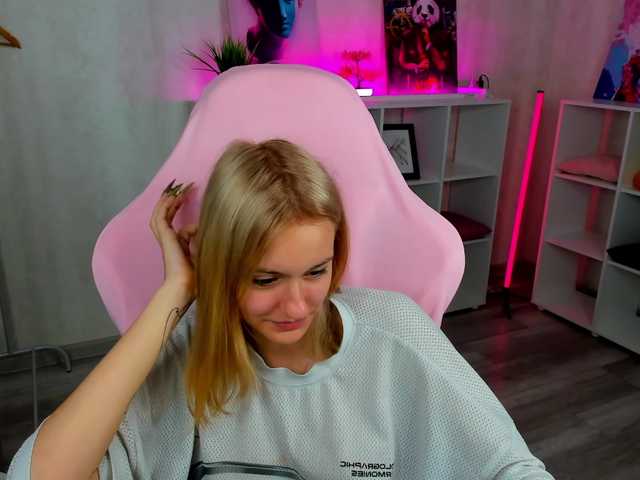 Golden-Whisper live cam on BongaCams