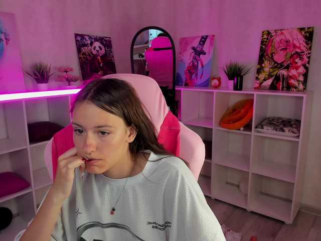 Golden-Whisper live cam on BongaCams