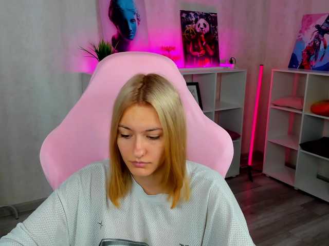 Golden-Whisper live cam on BongaCams