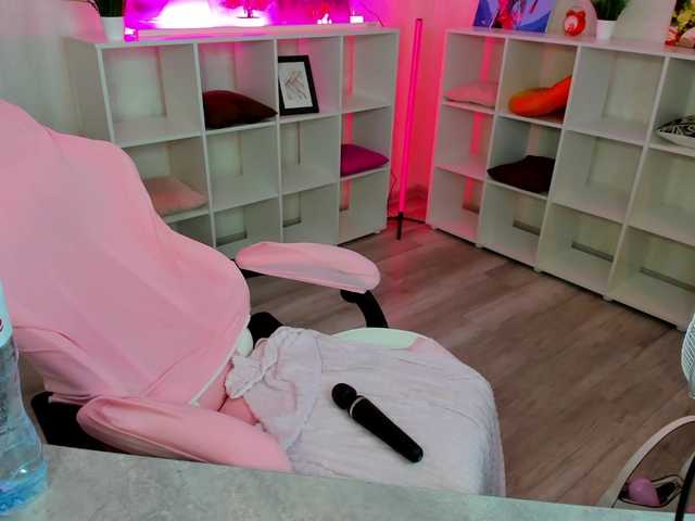 Golden-Whisper live cam on BongaCams