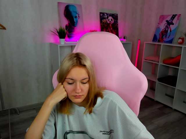 Golden-Whisper live cam on BongaCams