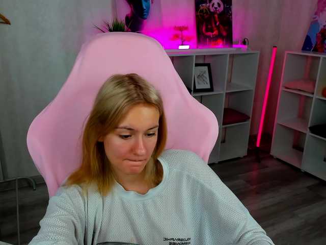 Golden-Whisper live cam on BongaCams