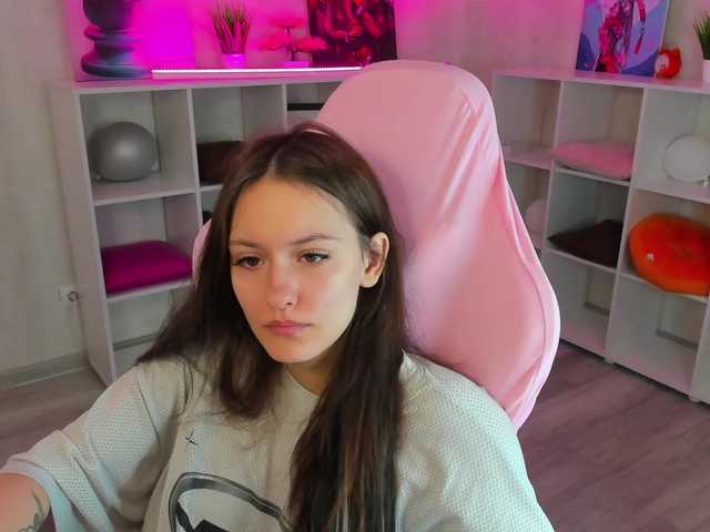 Golden-Whisper live cam on BongaCams