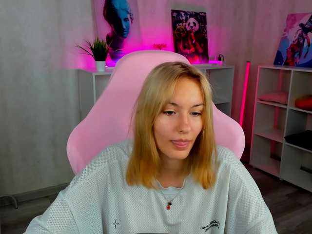 Golden-Whisper live cam on BongaCams