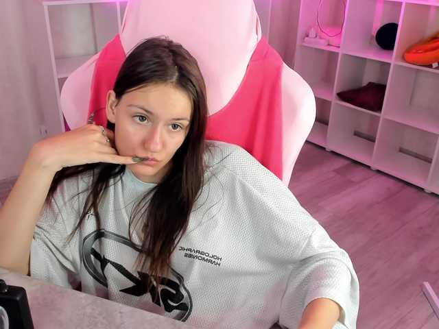 Golden-Whisper live cam on BongaCams