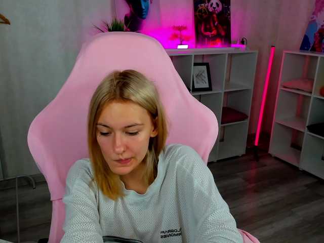 Golden-Whisper live cam on BongaCams